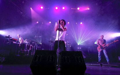 Pucho, vocalista de Vetusta Morla, durante un concierto en 2011.