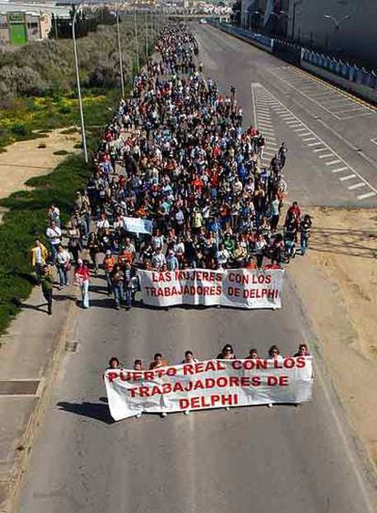 Participantes en la marcha de ayer en Puerto Real.