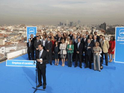 Rajoy pide un “Gobierno fuerte” mientras Aguirre le rinde pleitesía