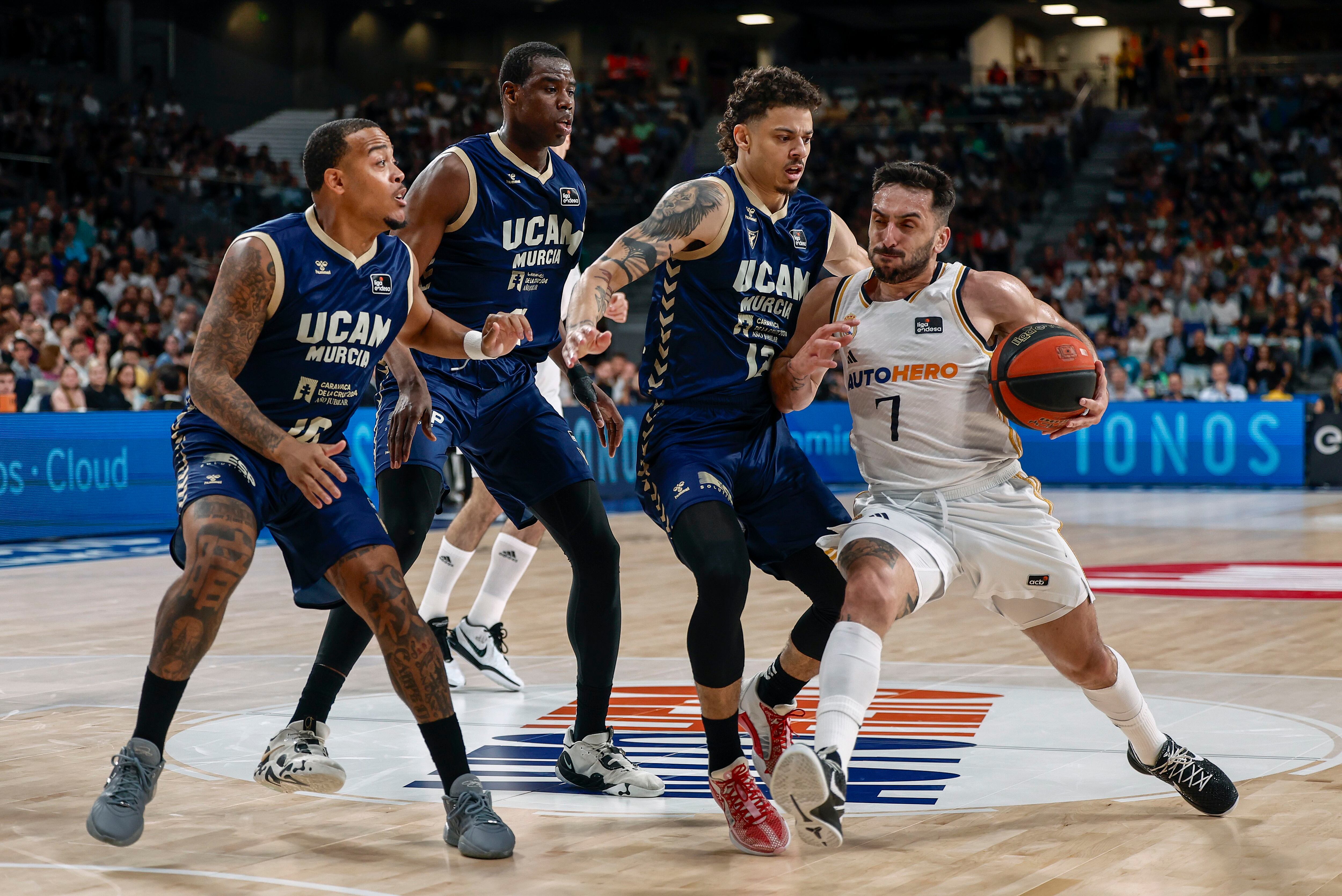 El Real Madrid gana el primer asalto frente a un combativo UCAM Murcia (84-76)