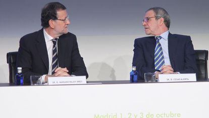 El presidente del Gobierno, Mariano Rajoy, y el de Telef&oacute;nica, C&eacute;sar Alierta.
