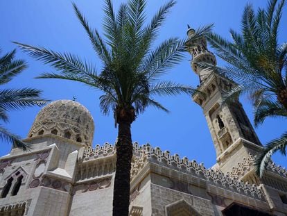 Mezquita de Abu Al-Abbas Al-Mursi, en Alejandría (Egipto). Tanto la edificación como el barrio donde se encuentra llevan el nombre de un devoto murciano que llegó a Egipto en el siglo XIII.