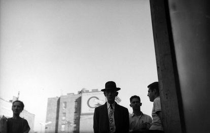 'Hombre con corbata', 1949. El fotógrafo estadounidense recorrió durante 20 años las calles de Nueva York.