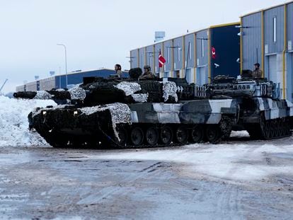 Carros de combate Leopard daneses, en Estonia.