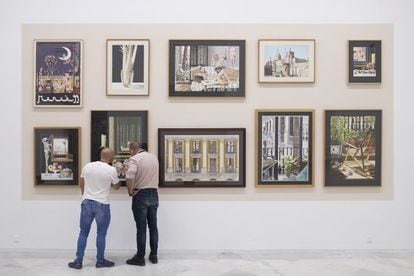 El montaje 'La casa', con diez trabajos realizados entre 1995 y 2008, reúne obras (acuarelas, tinta china y lápiz sobre papel) en las que Nazario recrea la vida desde su casa en la Plaza Real de Barcelona. 

