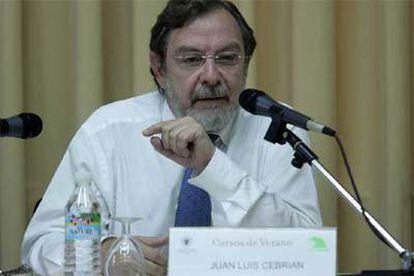 El consejero delegado del Grupo PRISA, Juan Luis Cebrián, en los Cursos de Verano de la Complutense.