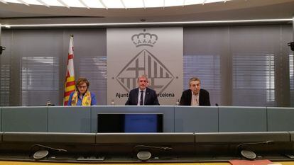 Los concejales Montse Ballarín, Jaume Collboni y Jordi Martí, durante la presentación del presupuesto, este viernes.