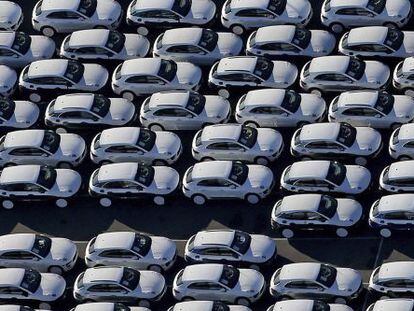 Estacionamiento de autom&oacute;viles de Porsche en una f&aacute;brica de Leipzig, Alemania.