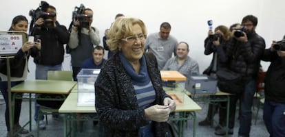 La alcaldesa de Madrid, Manuela Carmena, en el IES Conde de Orgaz.