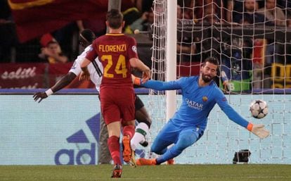 Sadio Mane marca el primer gol del Liverpool en el prartido de vuelta de semifinales de Champions frente a la Roma. 