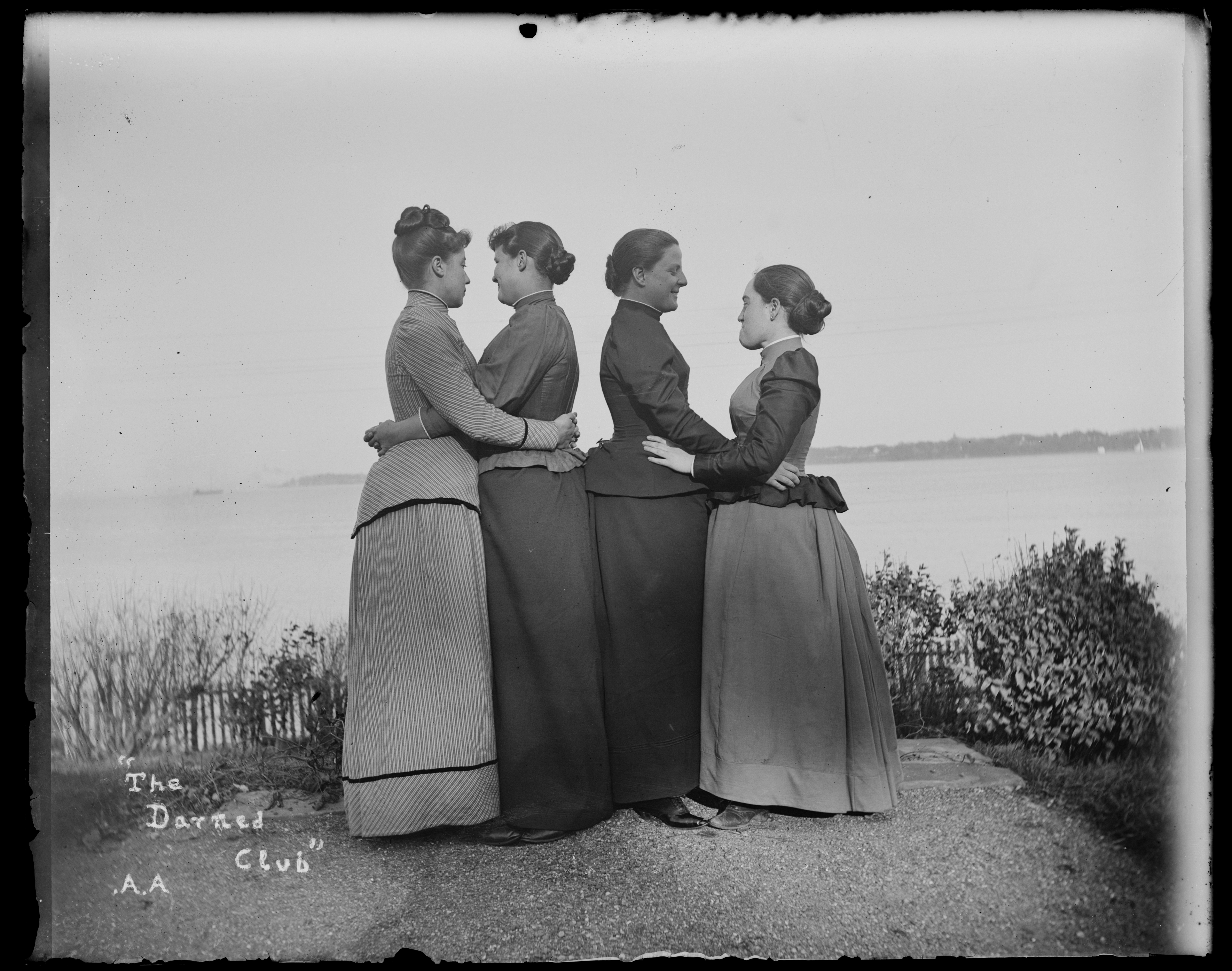 Una imagen de las mujeres de 'The Darned Club' (El maldito club), como se denominaba a sus reuniones, en octubre de 1891.
