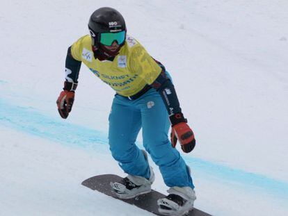 Álvaro Romero, montado en la tabla de snow, durante el Mundial junior celebrado en Italia.