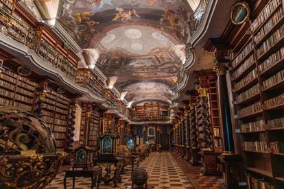 La biblioteca barroca del Klementinum de Praga (República Checa).