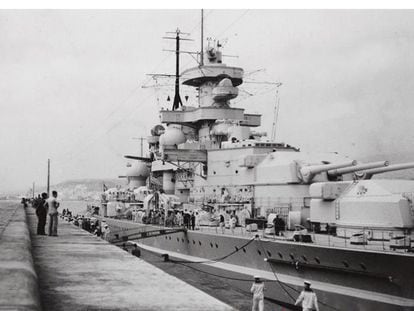 El crucero de batalla alemán Gneisenau fondeado en La Luz, el puerto de Las Palmas.