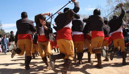 Danza de las espadas en Obejo (C&oacute;roba).