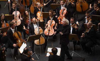 Simon Rattle dirige a la London Symphony Orchestra en Santander.