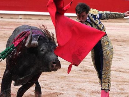 Eduardo Dávila Miura en la octava y última corrida de la feria de San Fermín, en Pamplona, el 14 de julio de 2016.