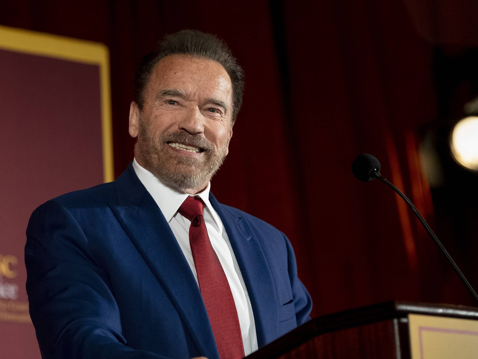 Arnold Schwarzenegger pudo morir en una operación: Lo siento