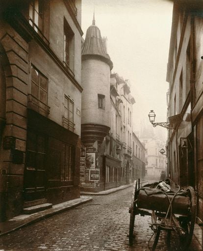 <i>Rue Hautefeuille, distrito 6º, París,</i> 1898. Musée Carnavalet, París. © Eugène Atget / Musée Carnavalet / Roger-Viollet.