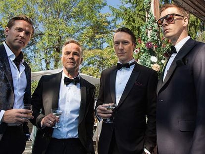 Jon Øigarden, Pål Sverre Hagen, Simon J. Berger y Tobias Santelmann en un episodio de 'Exit'.