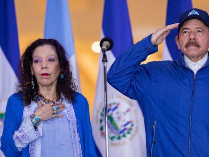Daniel Ortega y su esposa y vicepresidenta, Rosario Murillo, el 15 de septiembre de 2020, en un acto oficial en Managua.