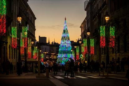 Luces de Navidad, en el centro de Madrid, en diciembre de 2020.