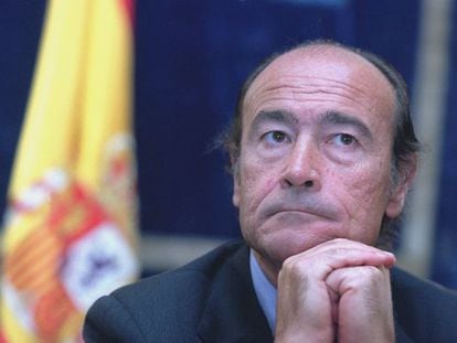 Santiago López Valdivielso en 2001, en su etapa como director de la Guardia Civil.