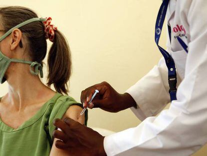 Sanidad vacunará con AstraZeneca a las personas de entre 60 y 69 años