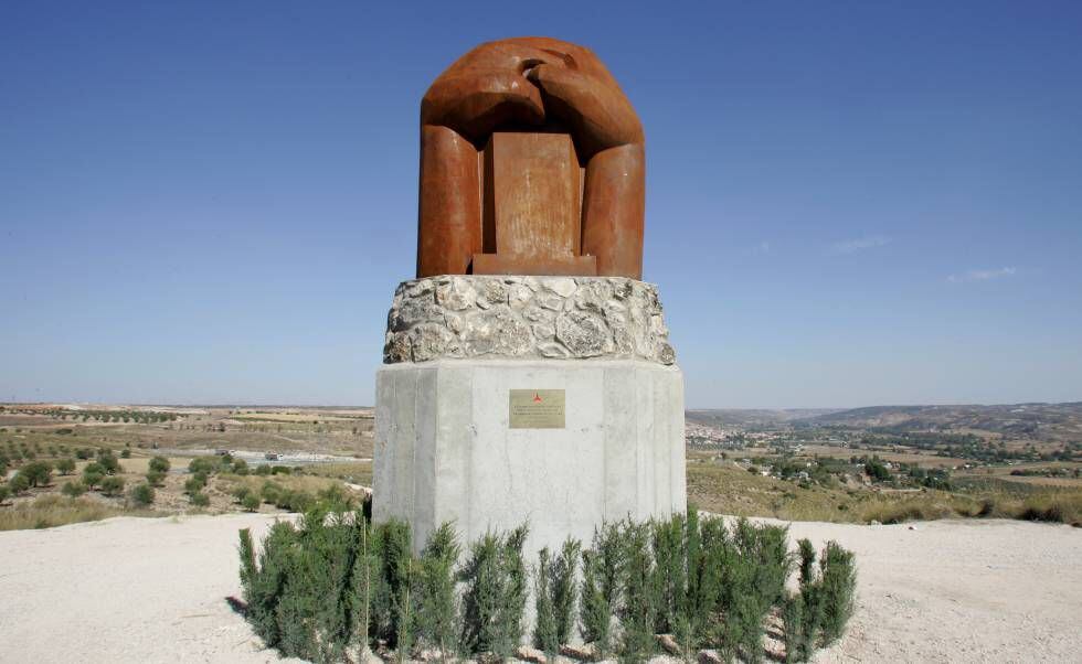 Escultura de Martín Chirino en homenaje a los que participaron en la batalla del Jarama en la Guerra Civil española. La obra se levanta sobre el cerro de Casas Altas en Morata de Tajuña (Madrid).