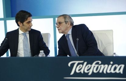 José María Álvarez-Pallete y César Alierta en una presentación de Telefónica.