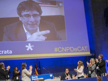 Carles Puigdemont interviene desde Bruselas en un acto del PDeCat. 