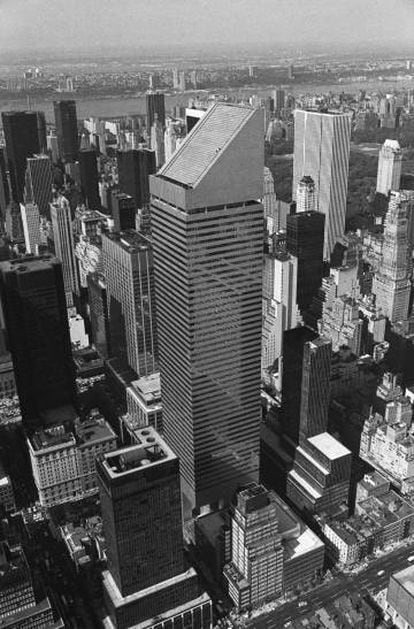 Vista del Citicorp en 1977, por entonces el octavo rascacielos más alto del mundo. |