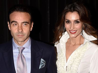 Enrique Ponce y Paloma Cuevas en una recepción en la embajada de EE UU en Madrid, en noviembre de 2016.