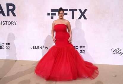 La modelo Ashley Graham, en la alfombra roja de la gala amfAR 2022.