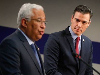 El primer ministro portugués, António Costa, y el presidente del Gobierno, Pedro Sánchez, en Bruselas.
