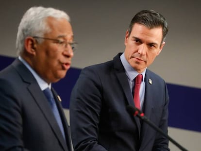 El primer ministro portugués, António Costa, y el presidente del Gobierno, Pedro Sánchez, en Bruselas.