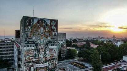 Vista aérea de la antigua Secretaria de Comunicaciones en Ciudad de México.