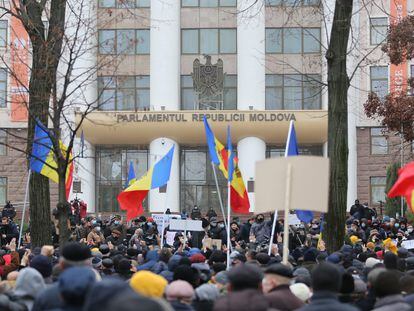 Partidarios de la presidenta electa, Maia Sandu, en un mitin frente a la sede del Parlamento moldavo, en Chisinau, en diciembre de 2020.