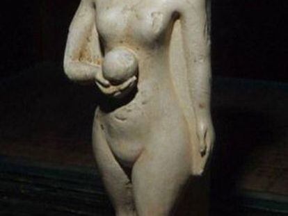 Estatua de Anjesom, hermana de Tutankamón, recuperada.