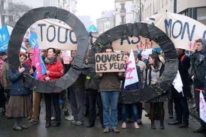 Manifestaci&oacute;n en contra del matrimonio homosexual celebrada el 30 de marzo ayer en Rennes, Francia.