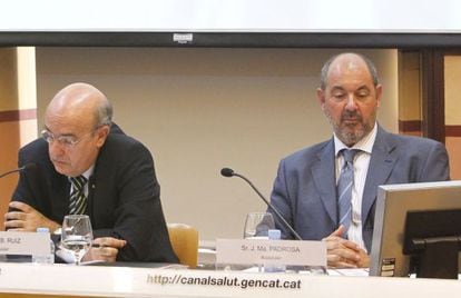 Josep Maria Padrosa, director del Servicio Catalán de la Salud (a la derecha), y el consejero de Salud Boi Ruiz.