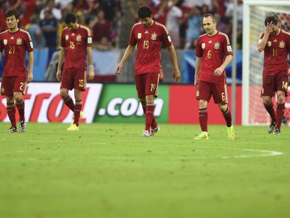 Silva, Busquets, Costa, Iniesta y Alonso, tras encajar un gol.