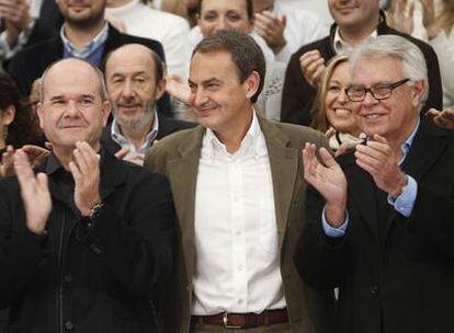 Manuel Chaves, José Luis Rodríguez Zapatero y Felipe González, en el acto del PSOE en Madrid.