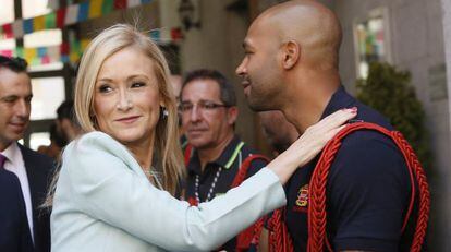 Cristina Cifuentes en la misa de la iglesia de La Paloma.  