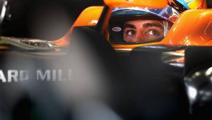 Alonso, en el McLaren, en los entrenamientos en Melbourne.