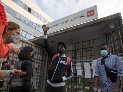 Juicio contra Malick Guaye y Fonsi Loaiza en un juzgado de Madrid por calumnias contra la policía municipal.