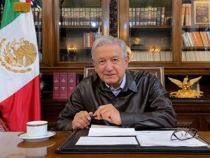 El presidente de México, Andrés Manuel López Obrador, en un mensaje grabado tras contagiarse de covid-19.