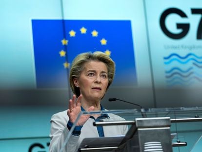 La presidenta de la Comisión Europea, Ursula von der Leyen, en una rueda de prensa en Bruselas este jueves.