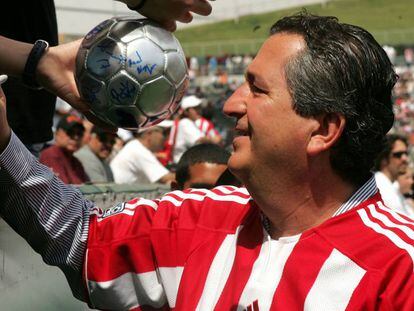 El empresario Jorge Vergara, en un partido de Chivas. 