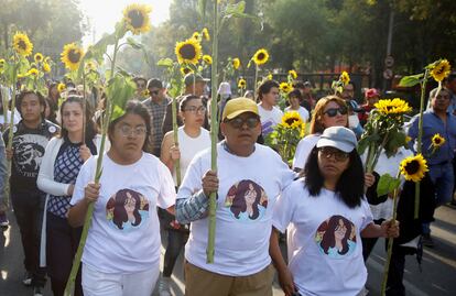 Familiares y amigos protestan para exigir justicia para Yaretzi Adriana, quien murió en un accidente de tren el 7 de enero de 2023.
